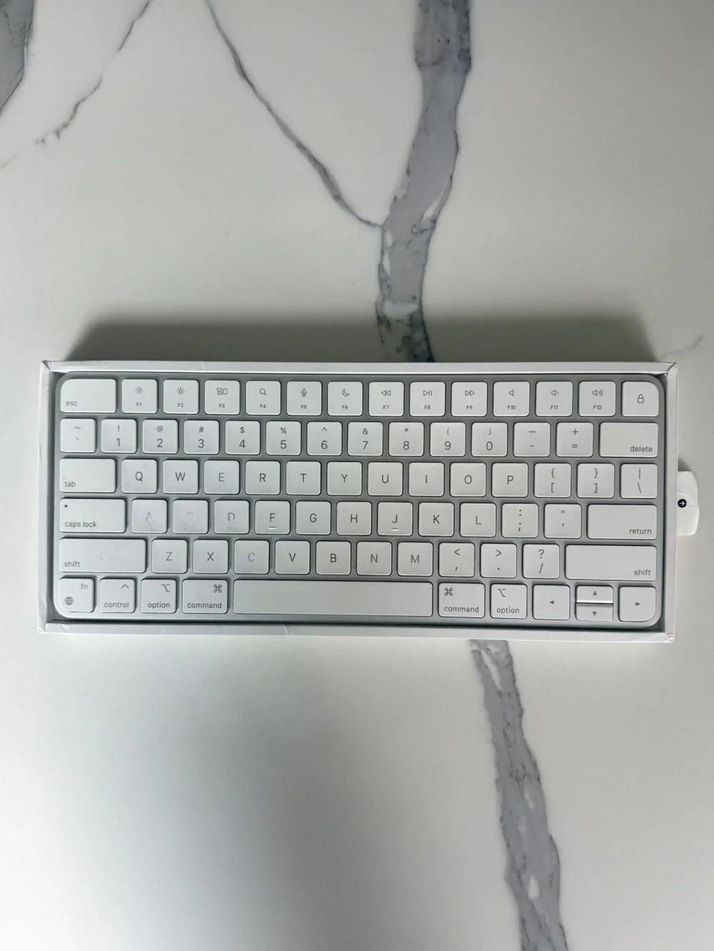 Apple Magic Keyboard Bluetooth Wireless Keyboard A1644 White Silver